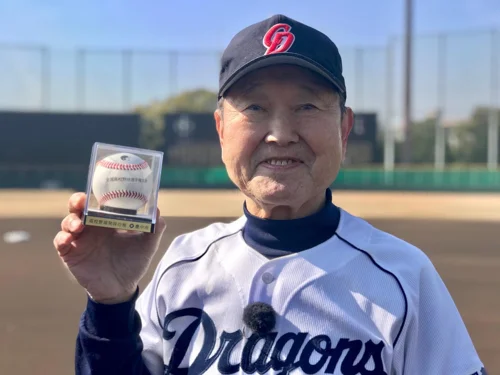 2019年79歳の板東英二 中日ドラゴンズユニフォーム姿