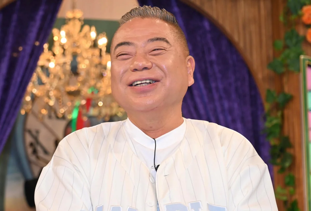 60代の出川哲朗の笑顔