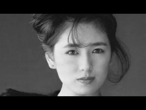 藤谷美和子の若い頃のモノクロポートレート