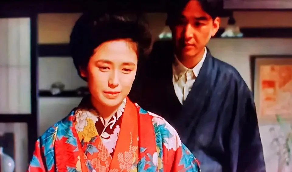 藤谷美和子の着物姿のドラマ場面