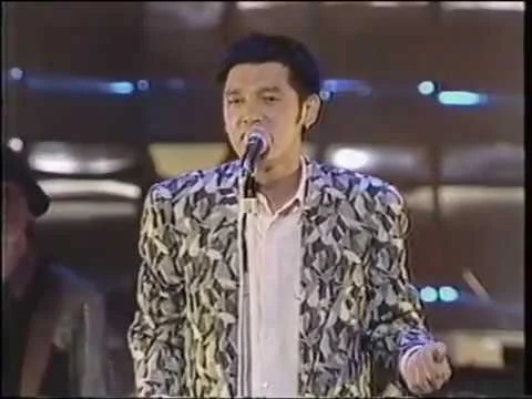 30歳頃にステージで歌う萩原健一