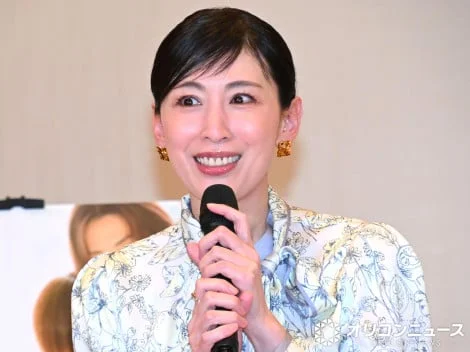 雛形あきこの40代の登壇の様子