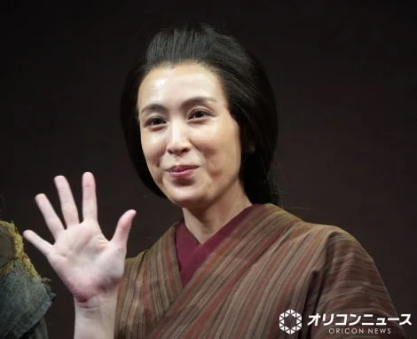 雛形あきこの舞台での和装姿