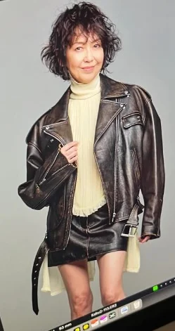 レザージャケット姿の賀来千香子