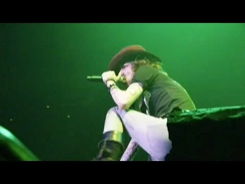 2009年黒夢復活公演で歌う40歳の清春