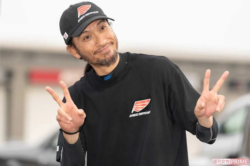 長瀬智也のレースイベントでの笑顔