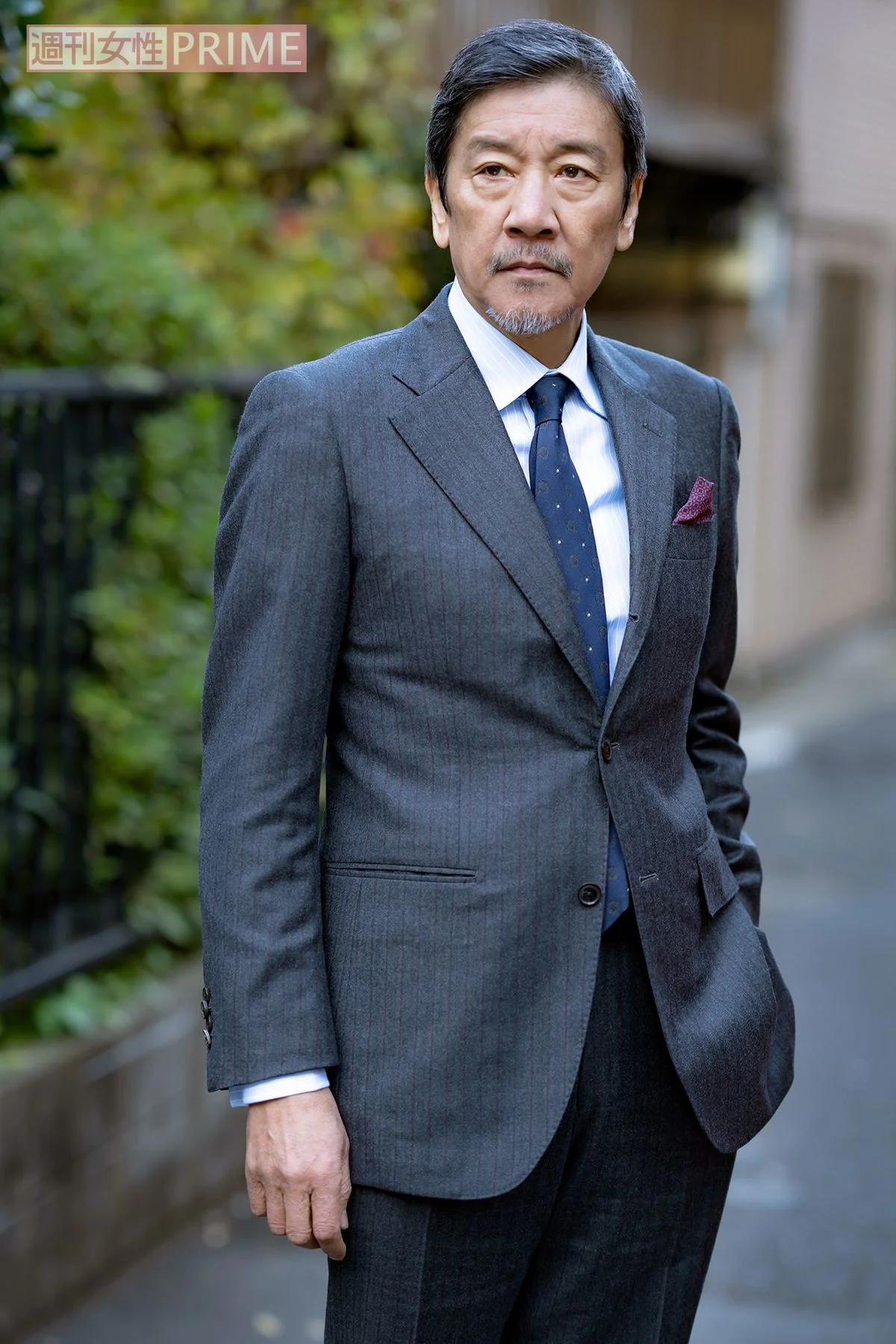 奥田瑛二の60代のスーツ姿