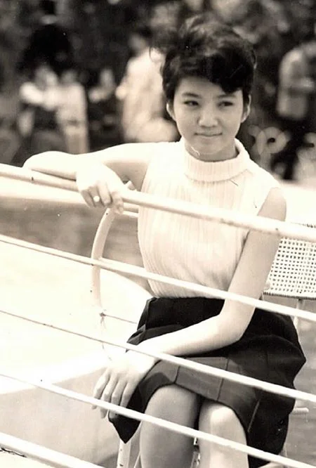 17歳で宝塚歌劇団の初舞台を踏んだ頃の安奈淳