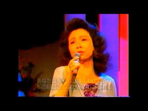 1992年のステージに立つ安奈淳