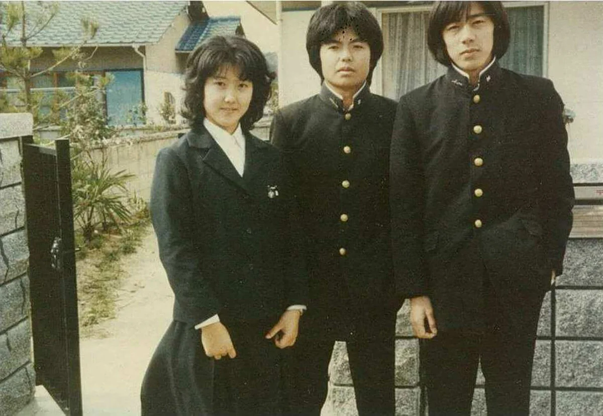 東ちづるの高校3年生ごろの同級生との写真