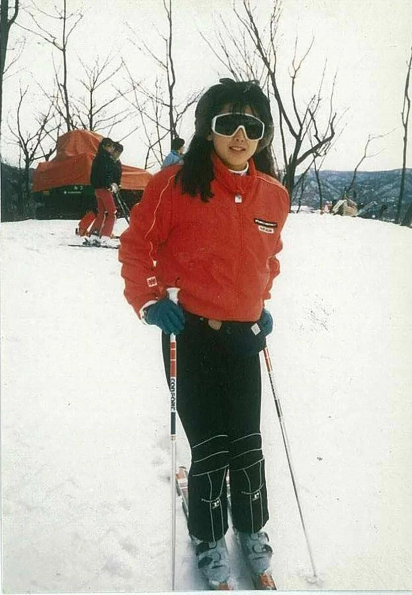 東ちづるの短大時代のスキー写真