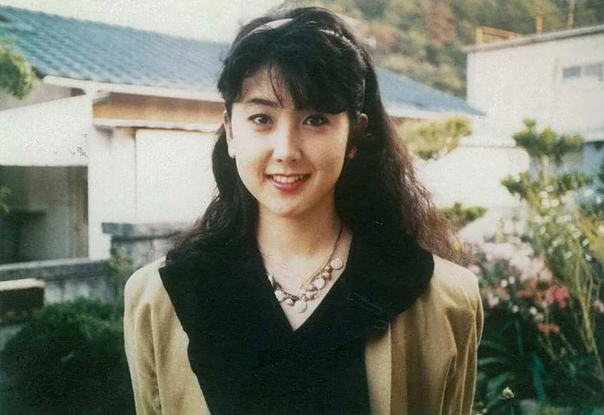 東ちづるの短大時代のポートレート