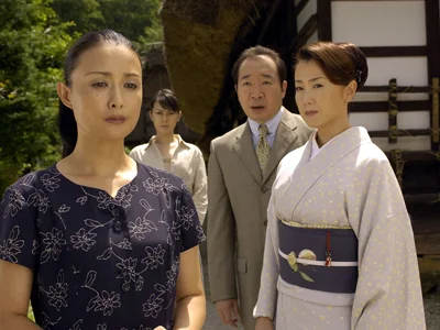 2006年の温泉若おかみの殺人推理17に出演する46歳の東ちづる