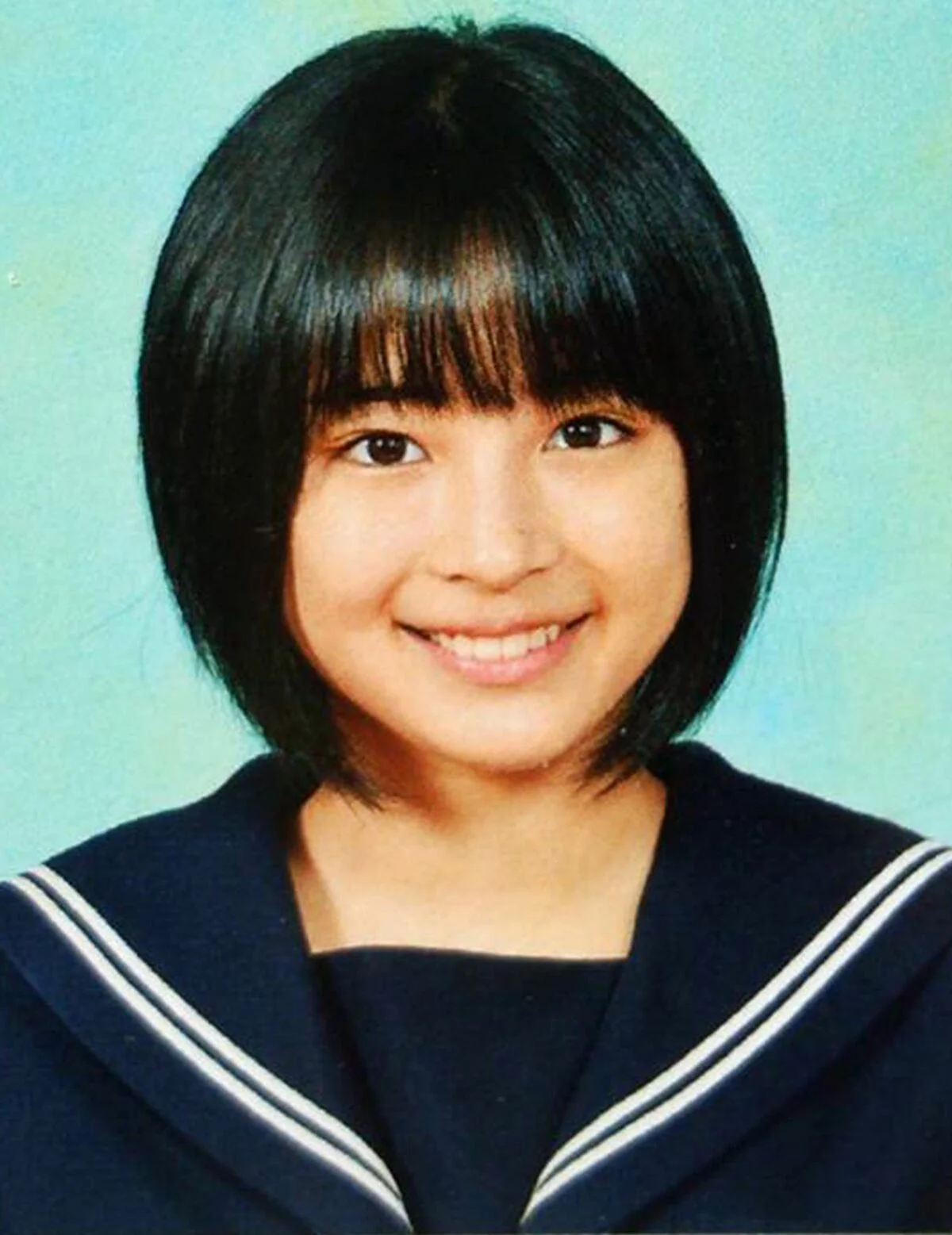 中学生時代の制服姿の広瀬すず