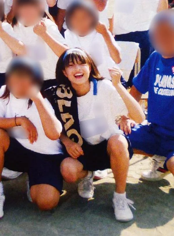 中学校の運動会に参加する広瀬すず