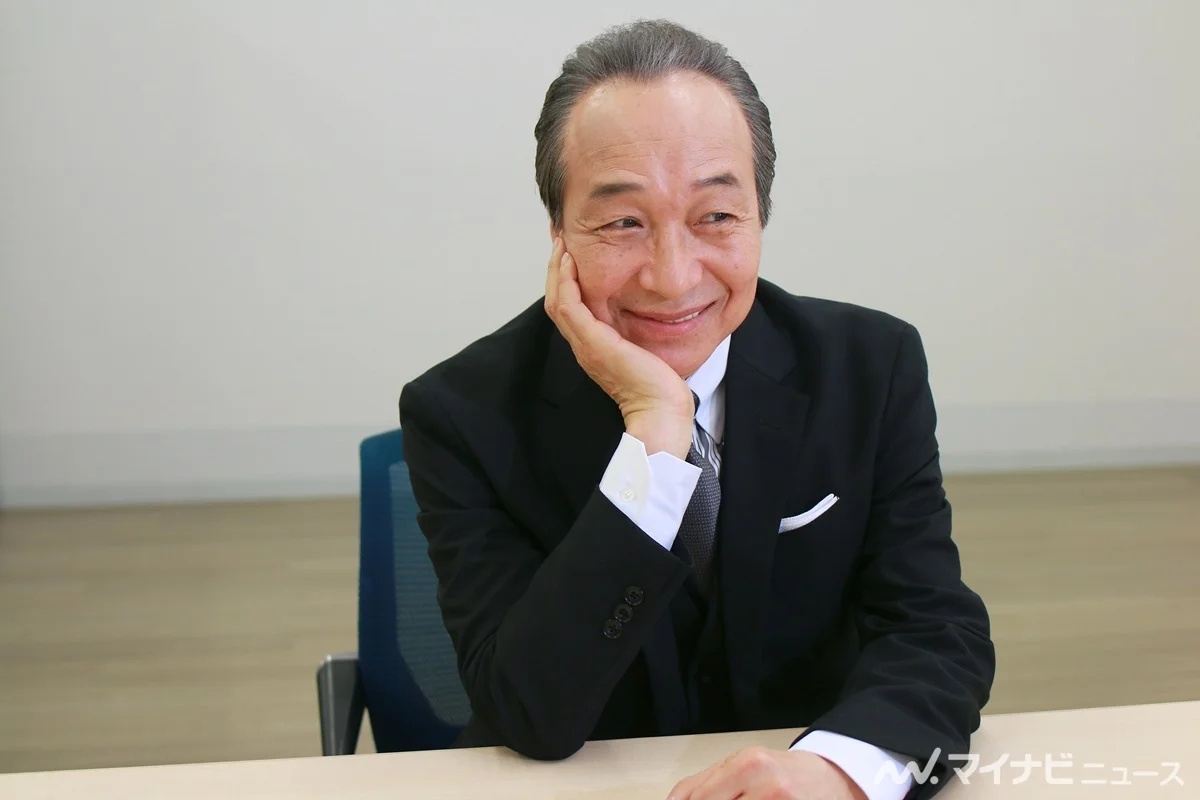 70歳の小日向文世のインタビュー写真