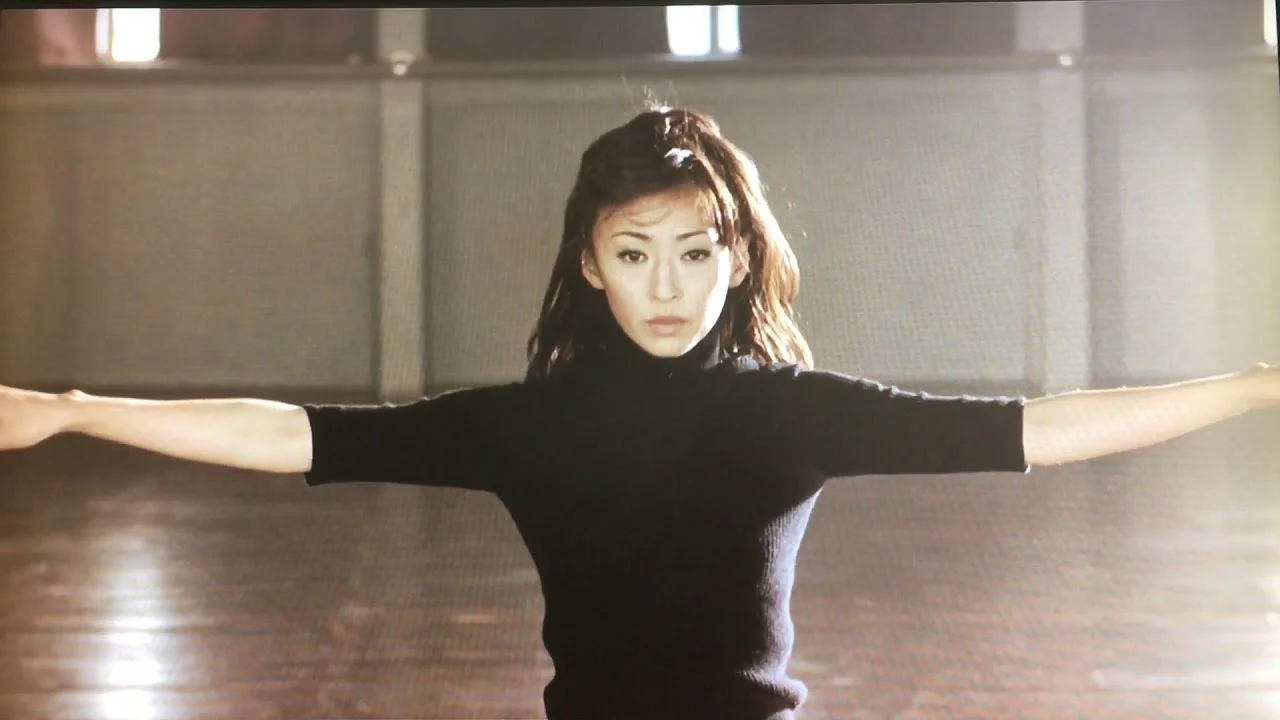 2006年フラガールで踊る松雪泰子