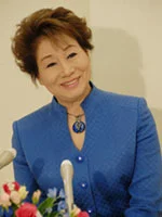 2009年、旭日小綬章を受章した70歳の水谷八重子