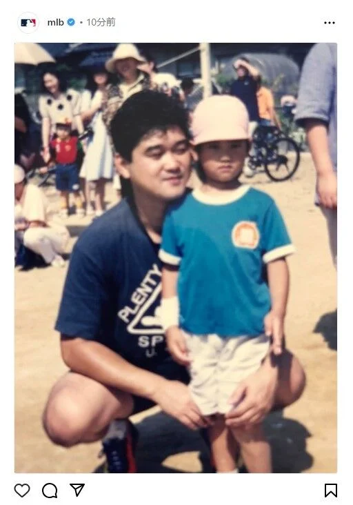 父と写る幼少期の大谷翔平