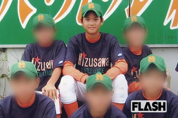 少年野球で投手を務める大谷翔平