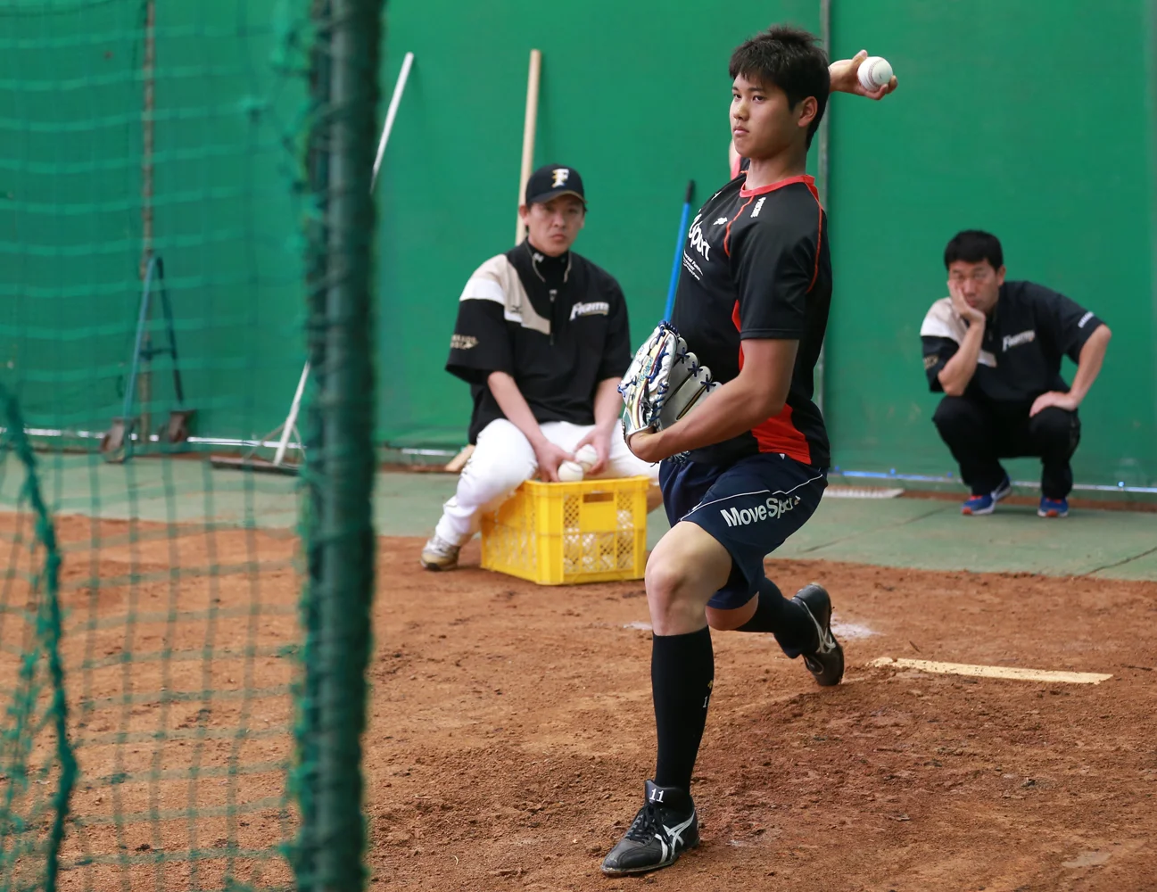 19歳の春季キャンプで投球練習する大谷翔平