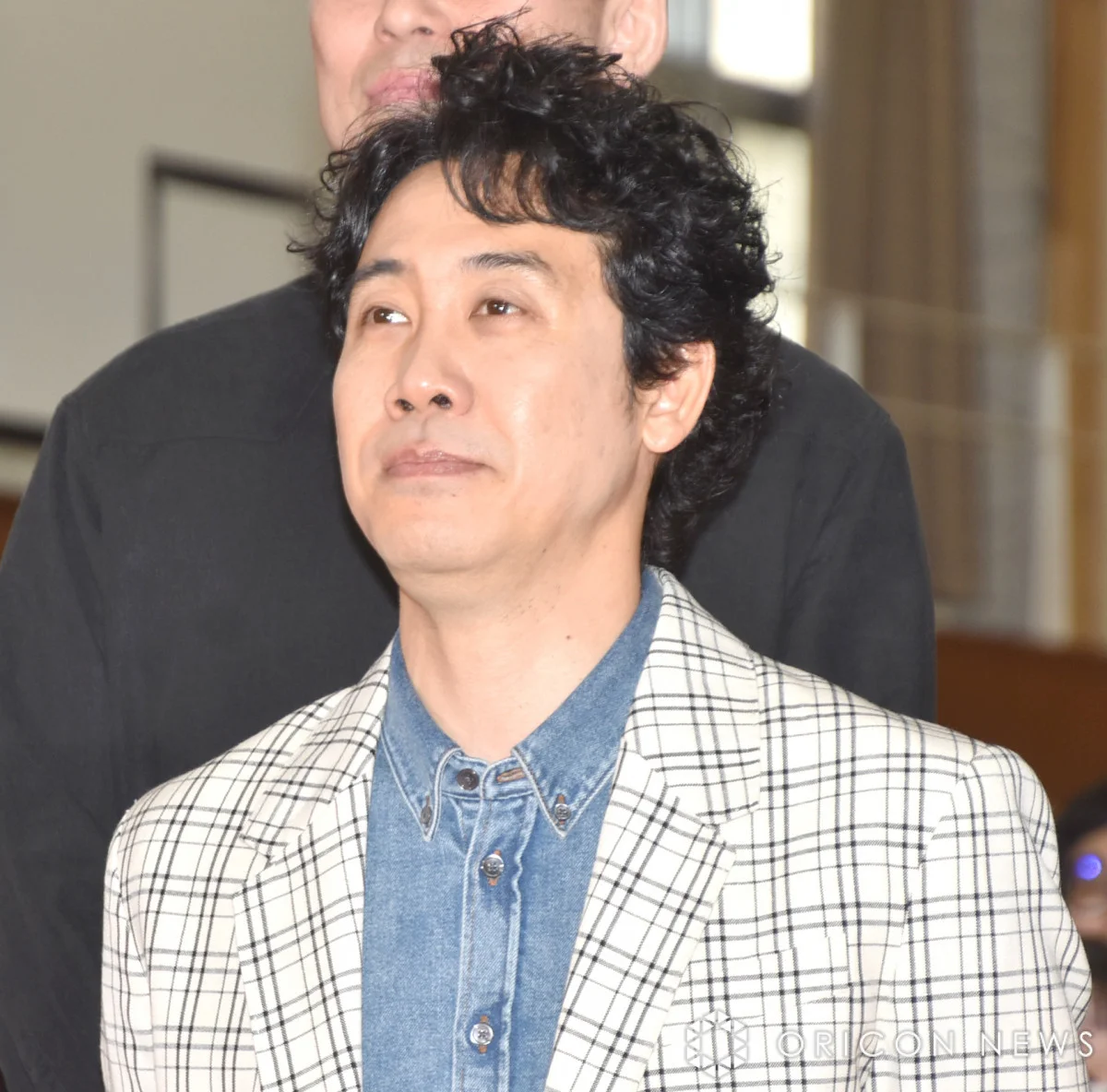 2025年『かくかくしかじか』学校イベント時の52歳の大泉洋