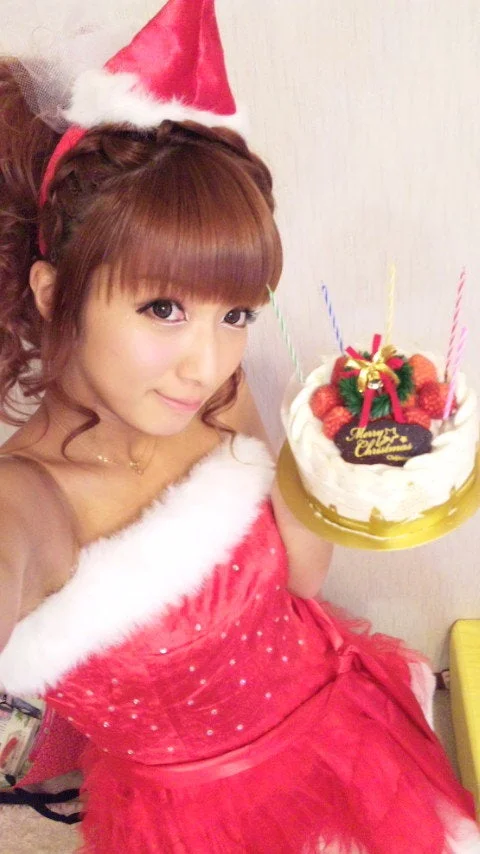 2010年22歳の辻希美と誕生日ケーキ