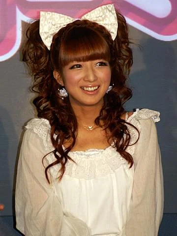 2010年23歳の辻希美のギャルママ姿