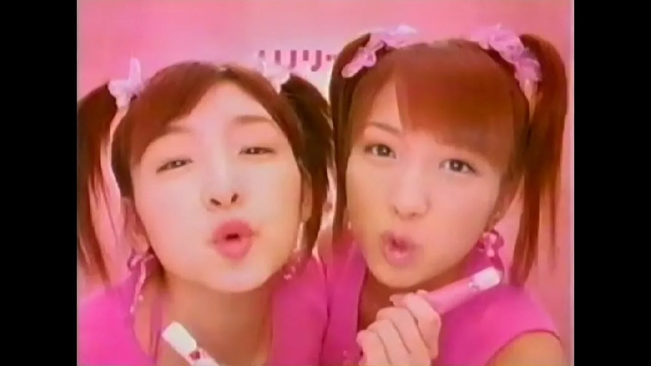2004年のW時代の辻希美と加護亜依