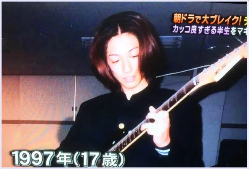 17歳でギターを弾くディーン・フジオカ