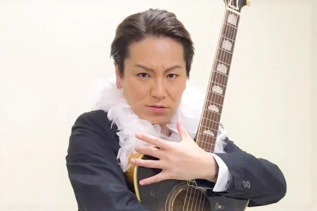 2021年のインタビューに応じる狩野英孝さん(39歳)
