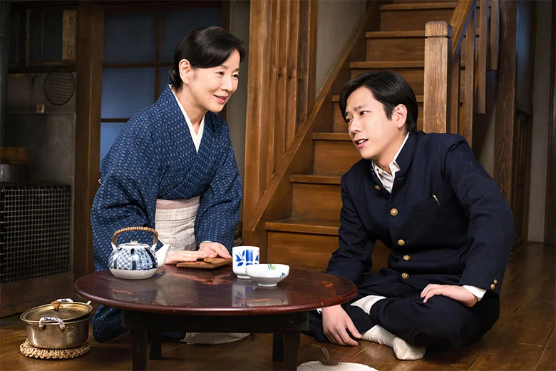 映画「母と暮せば」で演じる32歳頃の二宮和也
