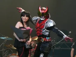相川七瀬 2008 33歳 仮面ライダーキバ主題歌イベント記念写真