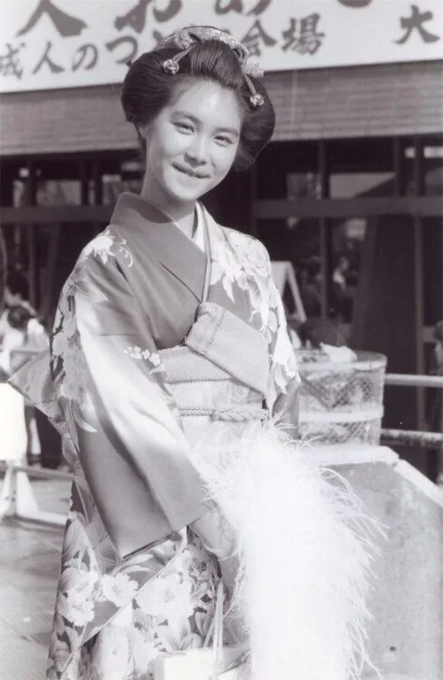1981年の成人式 晴れ着姿の浅野温子