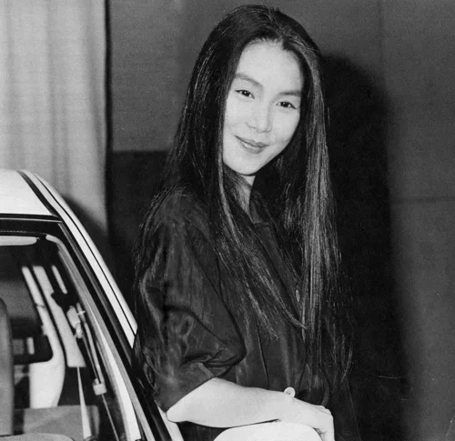 1989年2月10日号掲載 自動車CM発表会の浅野温子 27歳頃