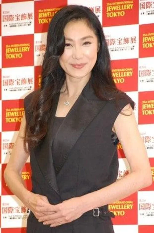 2014年1月23日 日本ジュエリーベストドレッサー賞の浅野温子 52歳