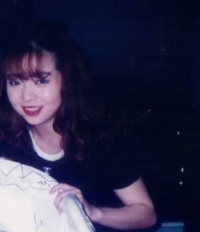 1995年の退院の日に写る31歳のハイヒールモモコ