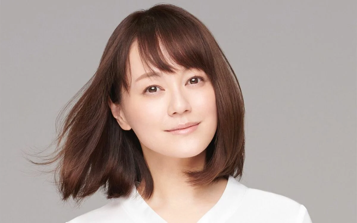 2023年のインタビューで撮影された牧瀬里穂