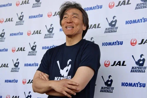 2023年4月29日の野球教室で笑顔を見せる松井秀喜 48歳