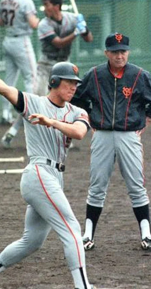 1993年11月7日秋季練習で長嶋茂雄監督の指導を受ける松井秀喜 19歳