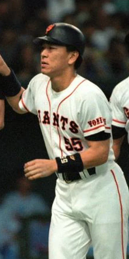 1995年9月10日の試合で落合博満と顔を合わせる松井秀喜 右 当時21歳