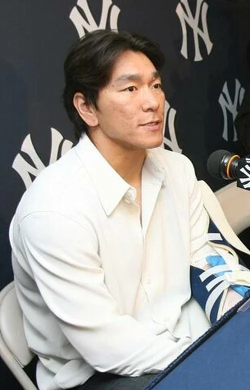 2006年5月に左手首骨折後の会見に臨む松井秀喜 31歳 東スポ掲載写真の本人部分
