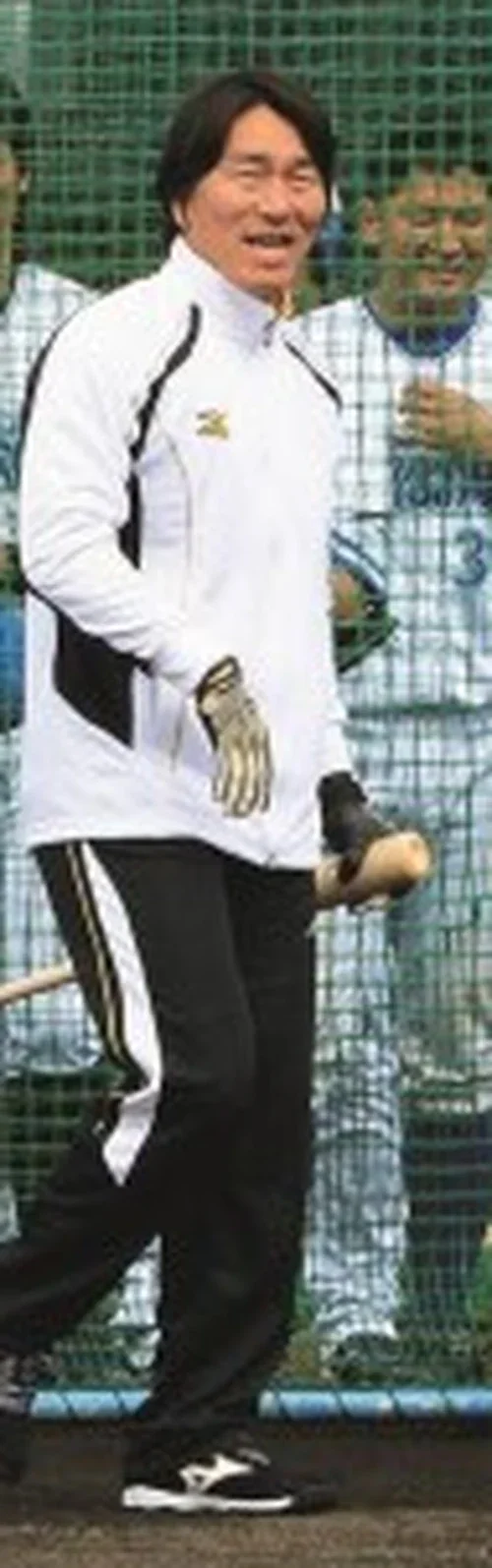 2015年2月DeNAキャンプで打撃を披露したあとの松井秀喜 40歳 本人部分