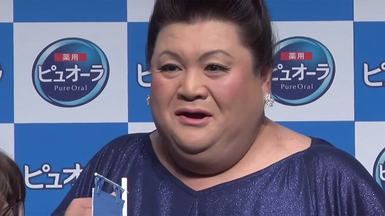 2015年10月のピュオーラ発表会に登場したマツコ・デラックス