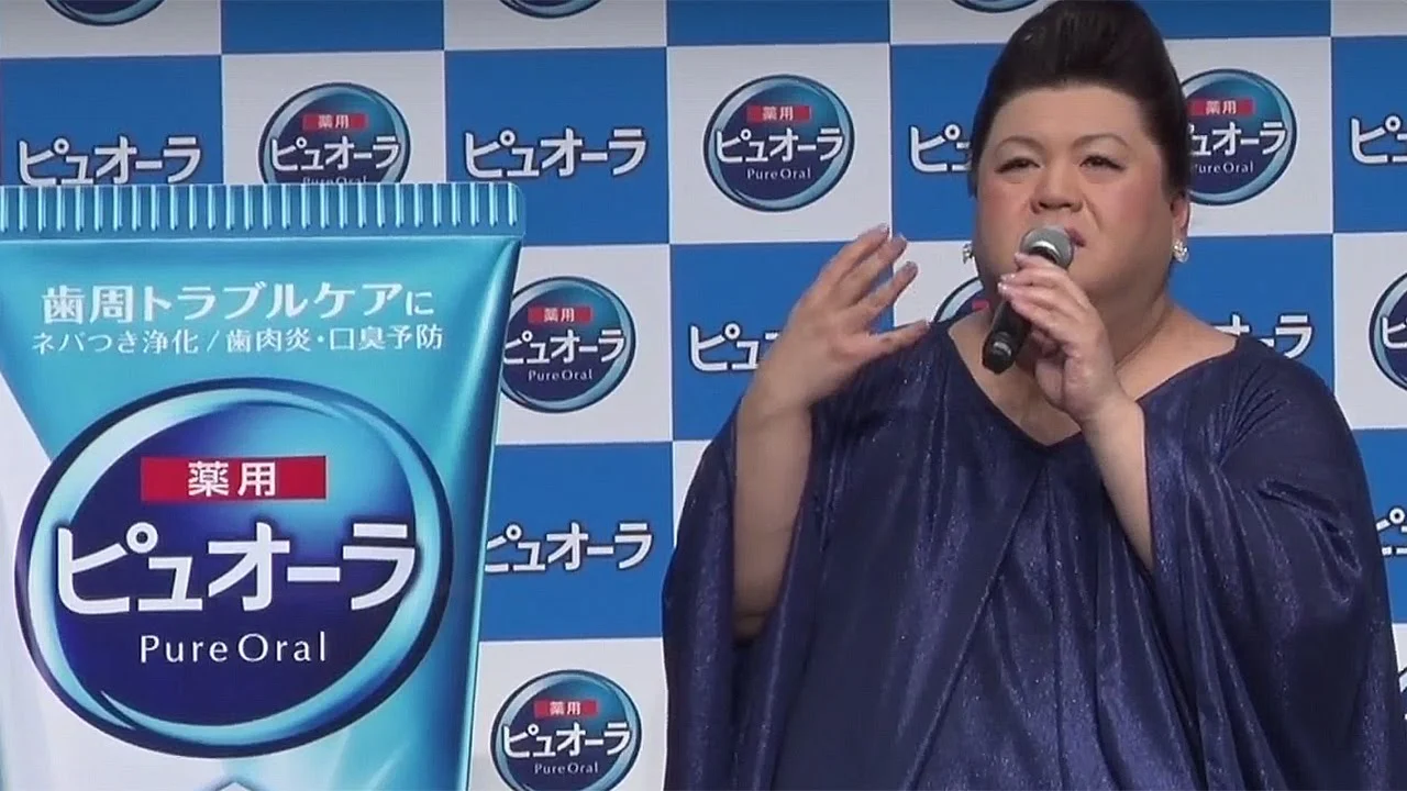 2015年のピュオーラ発表会で話すマツコ・デラックス