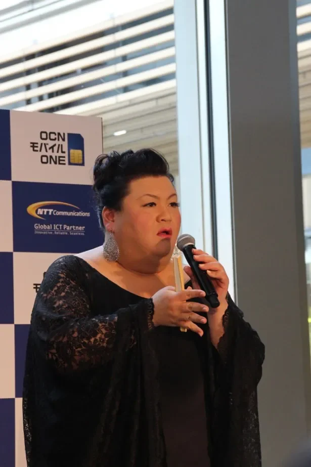 2014年のOCNモバイルONE発表会のマツコ・デラックス