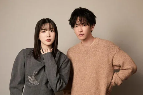 2024年12月の映画「はたらく細胞」インタビューに登場した永野芽郁 左 25歳 右は佐藤健