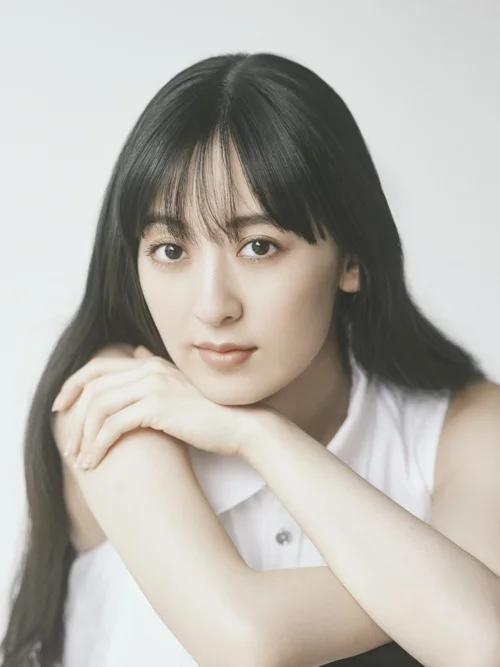 水嶋凜 成人後の公式プロフィール写真・撮影年非公表 水嶋凜。本人年代のセクションへ置かない