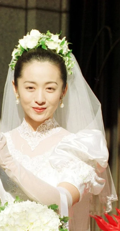 斉藤由貴 1994年12月18日・28歳 挙式本人のみ。一般男性の元夫は完全除去