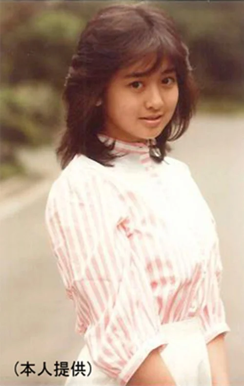 斉藤由貴 高校時代・1984年応募 本人提供応募写真の右側のみ。左の2015年の本人は除外